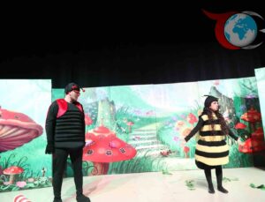 Gebze’de Çocuk Tiyatrosu: “Beneksiz Böcek Uğur” Minik İzleyicilerle Buluştu