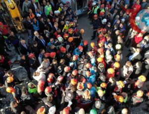 Gebze’de Çöken Binadan Mucize Kurtuluş