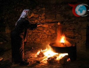 Gördes’te Gece Gündüz Pekmez Kaynıyor