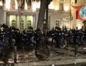 Gürcistan’da Yerel Seçim Protestoları: Göstericiler Özgürlük Meydanı’nda