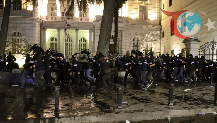 Gürcistan’da Yerel Seçim Protestoları: Göstericiler Özgürlük Meydanı’nda