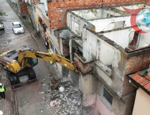 İlkadım’da Metruk Binalar Yıkılıyor: Şehir Güvenliği ve Estetiği İçin Büyük Adım
