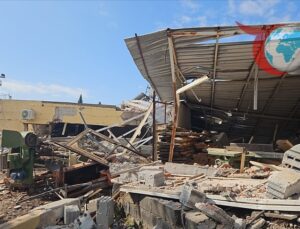 İzmir’de Gizemli Patlama: Evin Çatısı Çöktü, Çevrede Hasar Oluştu