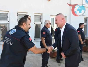 Karacabey Belediye Başkanı’ndan İtfaiyecilere Minnettarlık Ziyareti