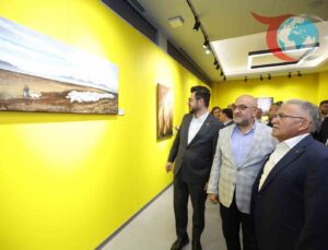 Kayseri Büyükşehir Belediye Başkanı Büyükkılıç Sanatseverlerle Bir Arada