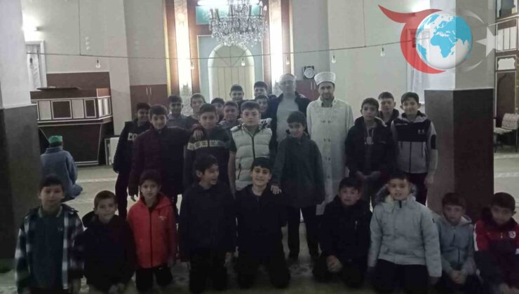 Konya’da Sabah Namazında Buluşan Öğrenciler ve Veliler: Manevi Değerler Pekişiyor