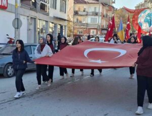 Kütahya Hisarcık’ta Coşkulu Cumhuriyet Yürüyüşü