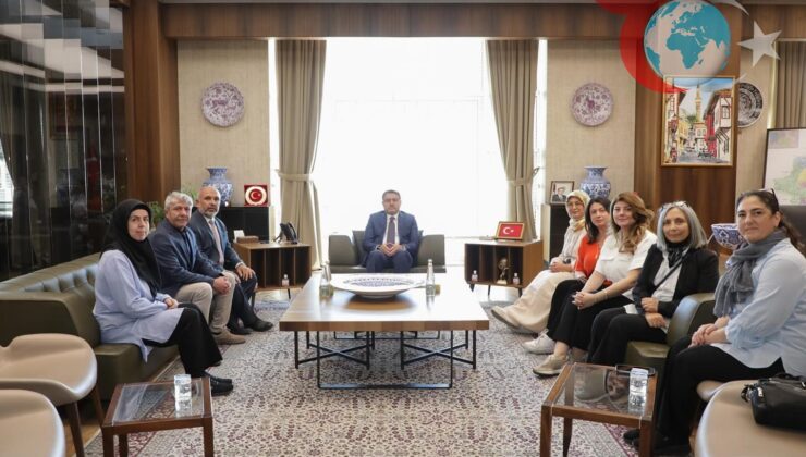 Kütahya Valisi’nin Çini Sanatına Destek Ziyareti