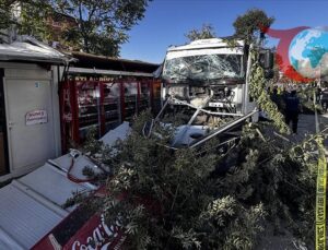 Malatya İnönü Caddesi’nde Kaza: Freni Boşalan Kamyon Ortalığı Karıştırdı