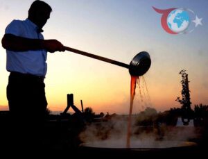 Manisa’nın Sarıgöl İlçesinde Asırlık Gelenek: Üzüm Pekmezi Köpüğü Paylaşma Ritüeli