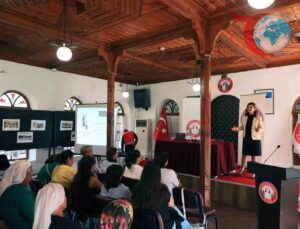 Menopoz Dönemi Bilinçlendirme Seminerleriyle Kadınlara Destek