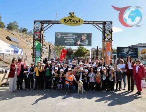 Minik Öğrenciler Dünya Hayvanları Koruma Günü’nde Patili Dostlarla Buluştu