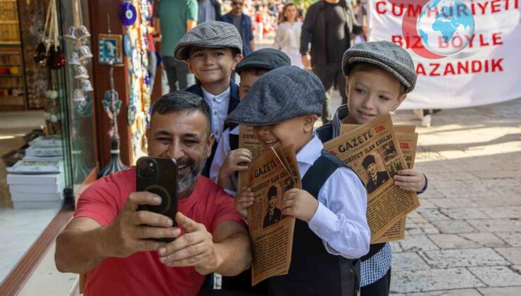 Miniklerden Antik Side Sokaklarına Cumhuriyet Coşkusu