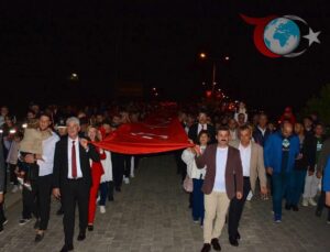 Muğla Köyceğiz’de 102 Metrelik Türk Bayrağı ile Coşkulu Cumhuriyet Yürüyüşü