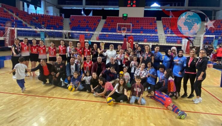 Niğde Ömer Halisdemir Üniversitesi Sporcuları Bölge Finallerine Damga Vurdu