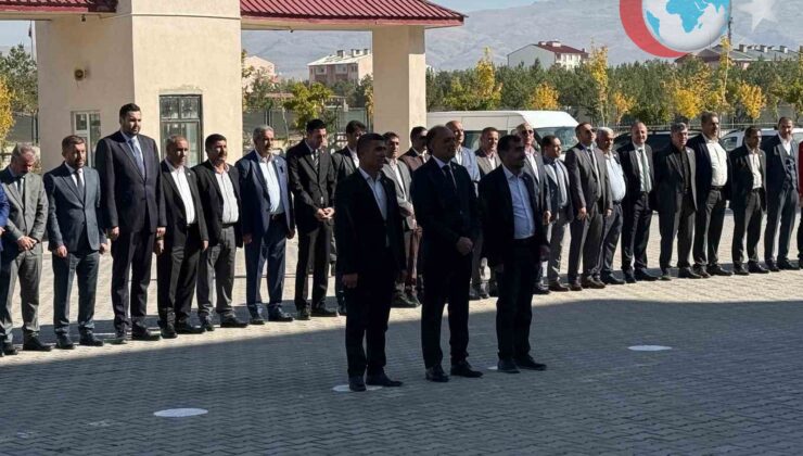 Patnos’ta Muhtarlar Günü Coşkusu: Bal İkramı Etkinliğe Damga Vurdu