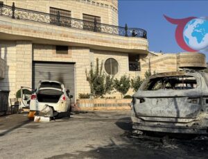 Ramallah’ta Gerilim: İsrailli Yerleşimciler Filistinlilerin Araçlarını Ateşe Verdi