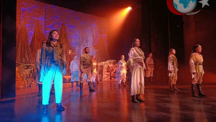 Tarihi ve Duygu Yüklü Tiyatro Oyunu Kars’ta Sahne Aldı