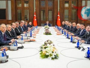 Tohumlar Ekonomik İstikrar İçin Atılıyor: Cumhurbaşkanlığı Külliyesi’nde Kritik Toplandılar