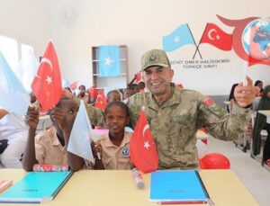 Türk Görev Kuvveti’nden Somali’deki Yetimhaneye Anlamlı Ziyaret