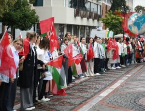 Türkiye’de Kadınlar, Gazze İçin Sessiz Çığlık Zinciri Oluşturdu