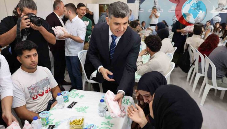 Ünlü Şef MasterChef Akın, Etüt Merkezinde Öğrencilerle Buluştu