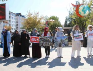 Uşak’ta Kadınların “Gazze İçin Sessiz Çığlık” Etkinliği