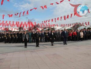 Yalova’da Cumhuriyet Bayramı Coşkulu Törenlerle Başladı