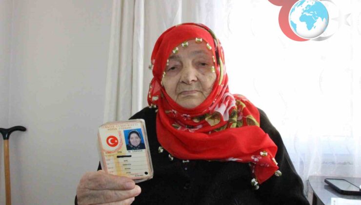 102 Yaşındaki Meryem Nineye Evde Kimlik Yenileme Hizmeti