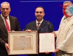 Altınbaş Üniversitesi’nde Sanayi Bakanı Kacır’a Fahri Doktora Unvanı Verildi