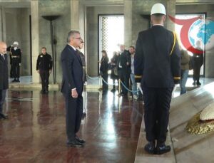 Anıtkabir’de Anlamlı Ziyaret: Erhürman’ın Atatürk’e Minnet Mesajı