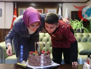 Bakan Göktaş, Şehit Yüzbaşı Alper Kocaman’ın Ailesiyle Bir Araya Geldi