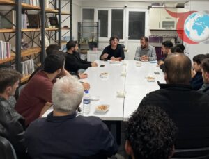 Bayburt’ta Gençler Kur’an-ı Kerim Rehberliğinde Hayatı Tartışıyor