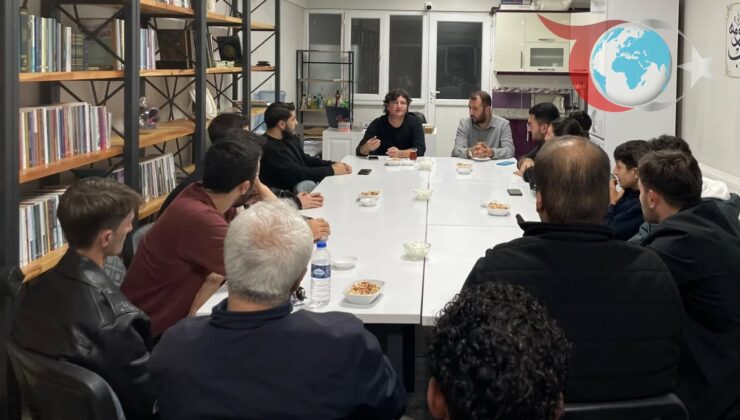 Bayburt’ta Gençler Kur’an-ı Kerim Rehberliğinde Hayatı Tartışıyor