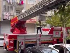 Diyarbakır’da İtfaiyenin Kediyi Kurtarma Operasyonu