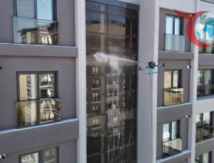 Dronlar Adana’da Yüksek Binaların Temizliğine Yenilik Getiriyor