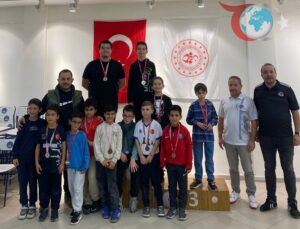 Düzce’de Heyecan Dolup Taşan Satranç Turnuvası: Genç Zekalar Sahne Aldı