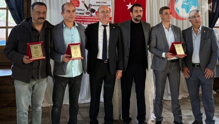 Edremit’te Uzun Süreli Hizmet Veren Esnaflara Onur Plaketi