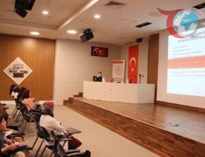 Elazığ’da Antimikrobiyal Farkındalık Haftasında Sağlık Çalışanlarına Özel Eğitim