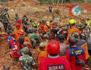 Endonezya’da Felaket: Toprak Kayması Can Aldı