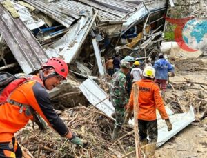 Endonezya’yı Vuran Felaket: Olumsuz Hava Koşulları Can Almaya Devam Ediyor
