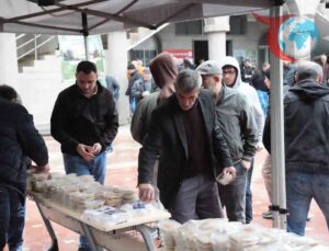 Erbaa’da Şehitler İçin Anlamlı Helva İkramı