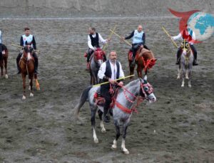 Erzincan’da Geleneksel Cirit Müsabakalarıyla Ata Sporu Yaşatılıyor
