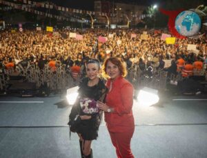 Fatma Turgut’un Büyüleyici Performansı ile Tarsus Festivalinde Coşku Zirve Yaptı