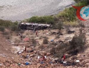 Feci Kaza: Peru’da Otobüs Uçuruma Yuvarlandı