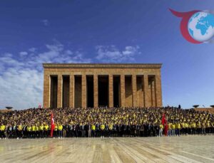 Fenerbahçe Derneklerinden Anıtkabir’e Geleneksel Ziyaret: Gençler Atalarını Andı