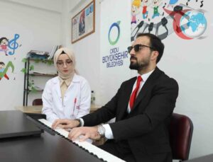 Görme Engelli Kemal Çoban, ORMEK Sayesinde Piyano Hayalini Gerçekleştirdi