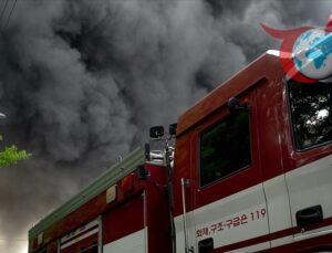 Güney Kore’de Cheonan’daki Lojistik Merkezinde Yangın: 430 Personel ve 11 Helikopter Müdahalede