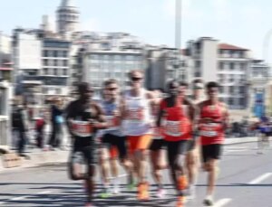 İstanbul Maratonu Nedeniyle Yollar Trafiğe Kapandı