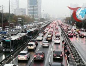 İstanbul’da Yoğun Trafik! İki Yaka Arasında Araçlar Güçlükle İlerliyor